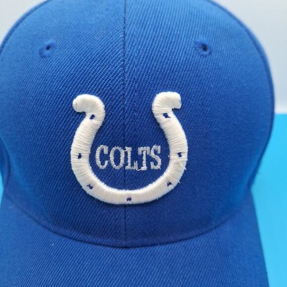 Indianapolis Colts NFL Team Apparel OSFM Hook & Loop Cap Hat Blue - Picture 2 of 7